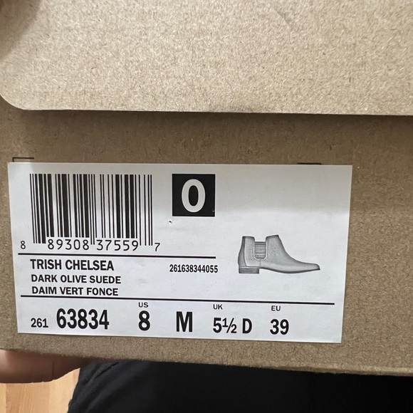 BNIB Clarks Trish Chelsea Boots. - Picture 3 of 3